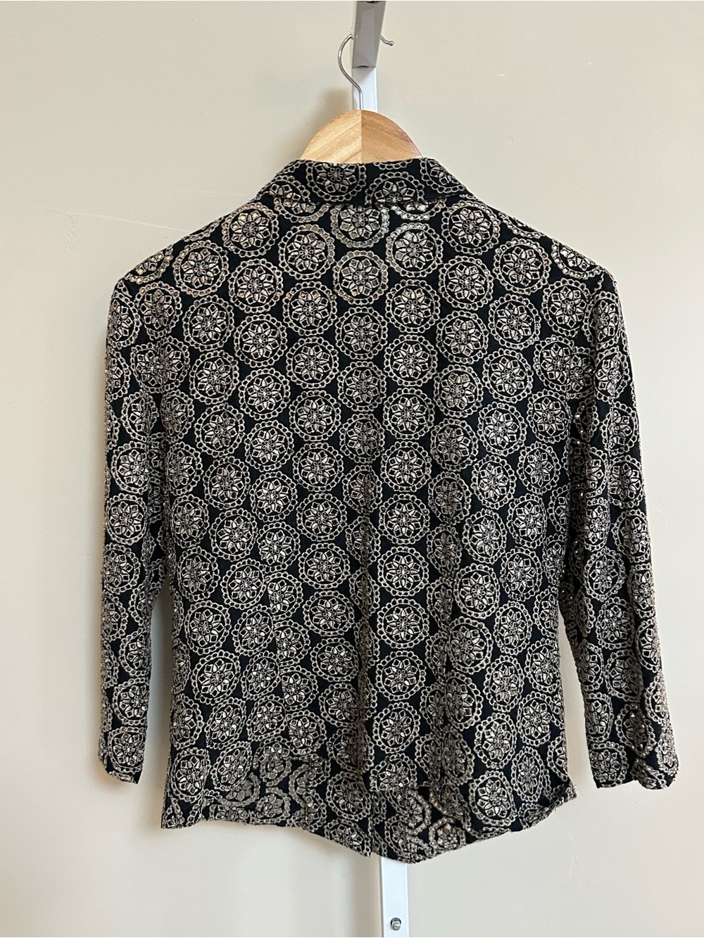Harari Black Silk Eyelet Embroidered Button Front Blouse L - Picture 3 of 8